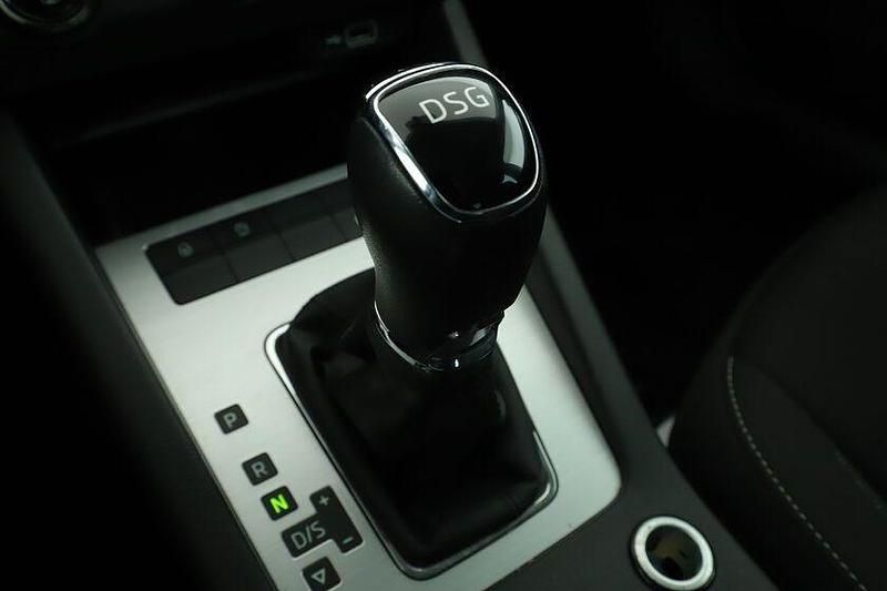 Silber Gebraucht 2019 Skoda Octavia Soleil Limousine | 11.000 € (Superpreis) - Bild 1/4