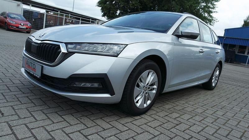Silber Gebraucht 2020 Skoda Octavia Ambition Kombi | 12.990 € (Teuer) - Bild 1/4