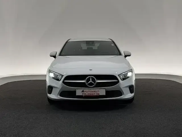 Gebraucht Mercedes A200 Progressive 163 PS (119 kW) 2021 Weiß Limousine