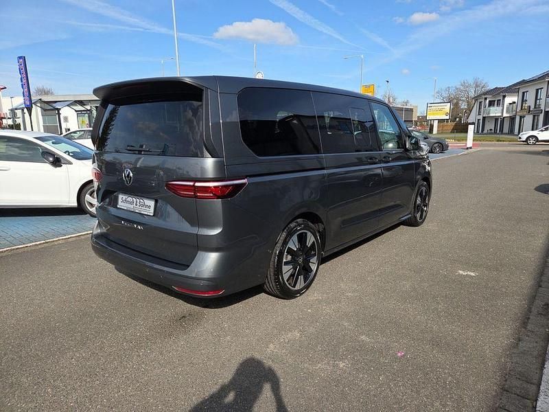 Gebraucht VW Multivan Life 150 PS (110 kW) 2025 Grau metallic Van