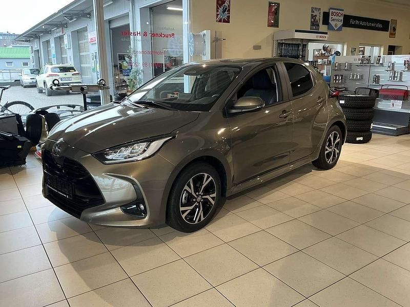 Neu Toyota Yaris Hybrid Comfort 116 PS (85 kW) 2025 Manganbronze mica metallic Kleinwagen