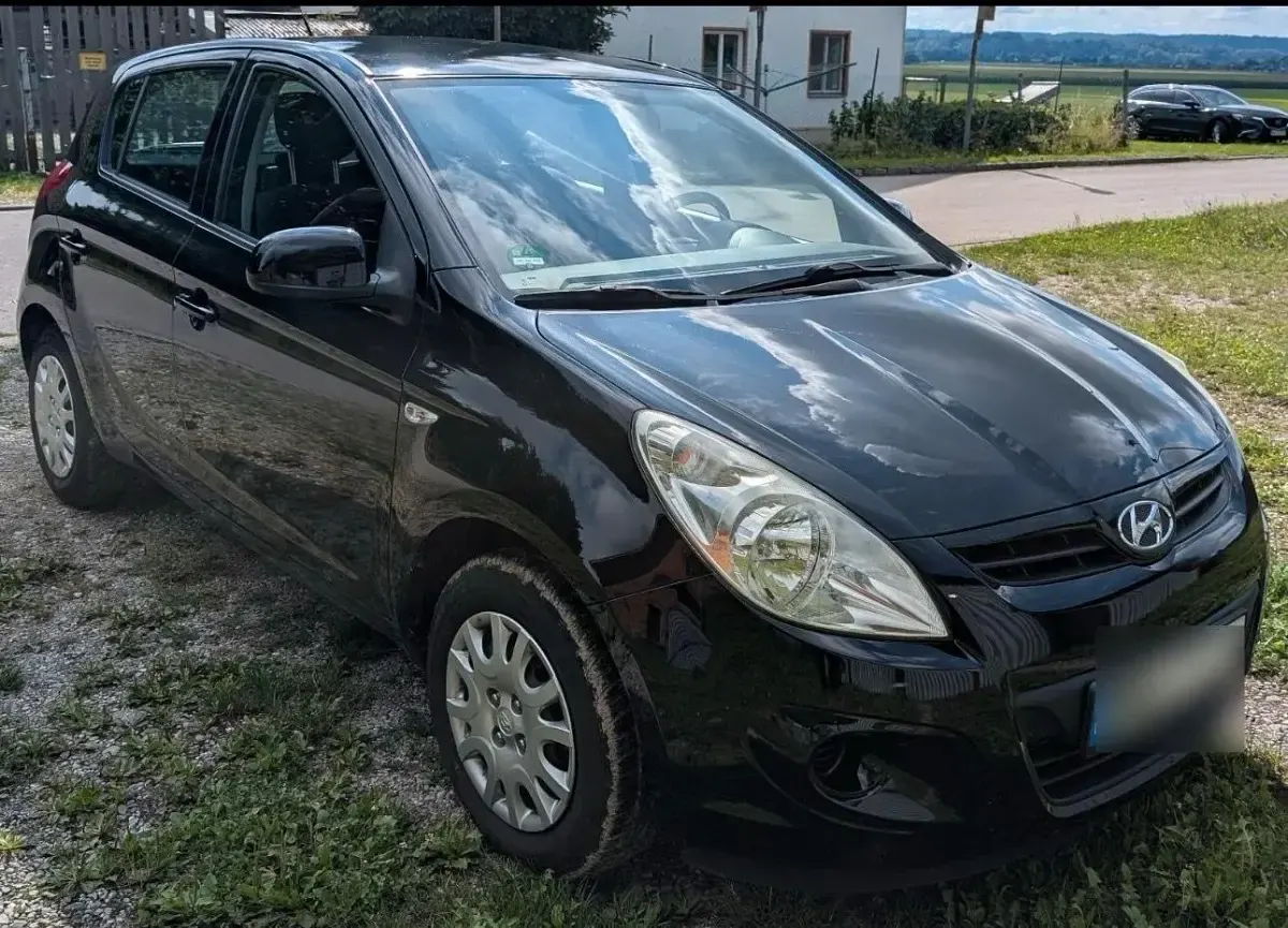 Gebraucht Hyundai i20 75 PS (55 kW) 2011 Schwarz Kleinwagen
