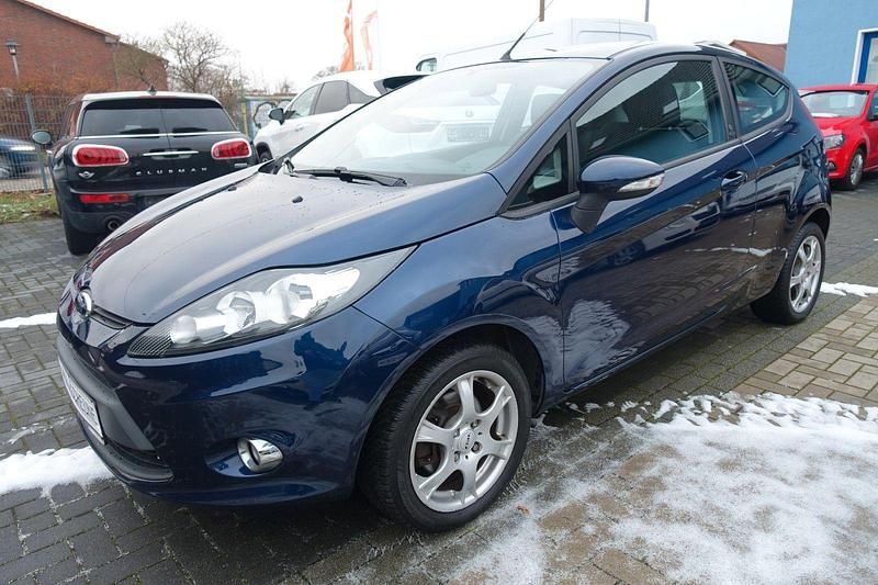 Blau Gebraucht 2012 Ford Fiesta Champions Edition Kleinwagen | 5.700 € (Fairer Preis) - Bild 1/4