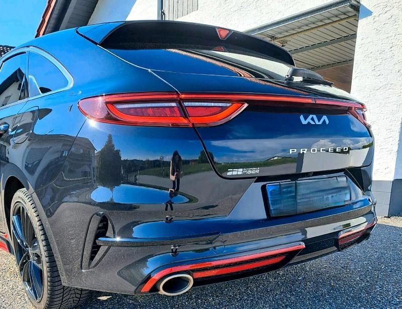 Schwarz Gebraucht 2023 Kia ProCeed GT Kleinwagen | 27.200 € (Fairer Preis) - Bild 1/4