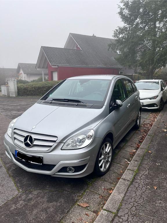 Silber Gebraucht 2009 Mercedes B180 Van / Kleinbus | 3.800 € (Guter Preis) - Bild 1/4