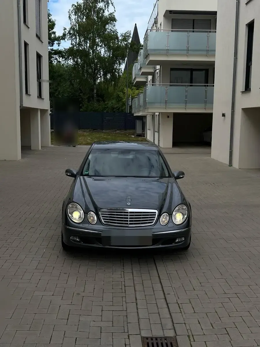 Gebraucht Mercedes E280 Elegance 190 PS (139 kW) 2005 Grau Limousine
