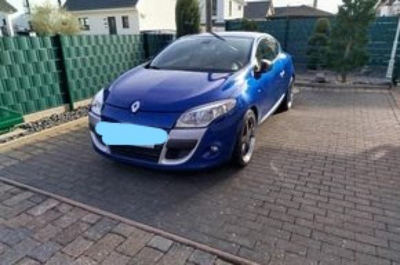 Gebraucht Renault Mégane Coupé Bose Edition 131 PS (96 kW) 2011 Blau Coupé