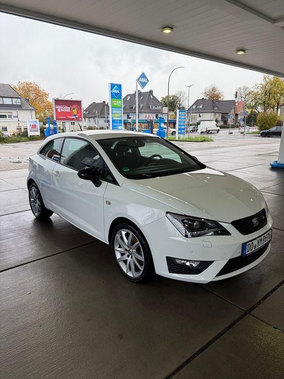 Weiß Gebraucht 2016 Seat Ibiza SC FR Kleinwagen | 7.500 € (Fairer Preis) - Bild 1/4