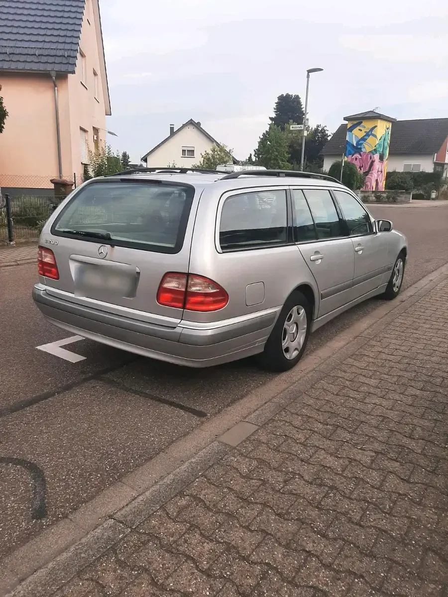 Gebraucht Mercedes E200 163 PS (119 kW) 2000 Silber Kombi