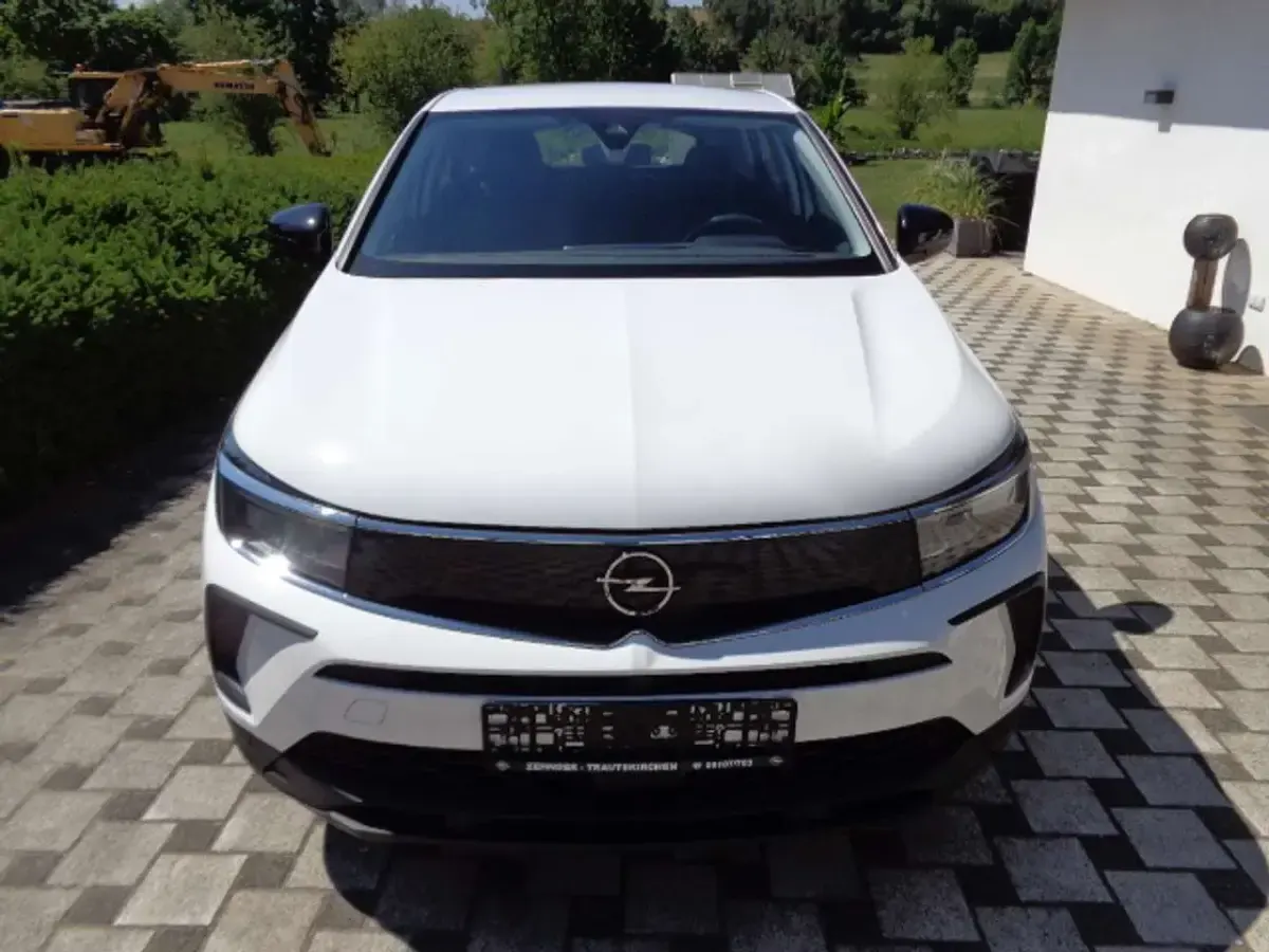 Gebraucht Opel Grandland X Basis 131 PS (96 kW) 2022 Jade weiss/arktis weiss SUV