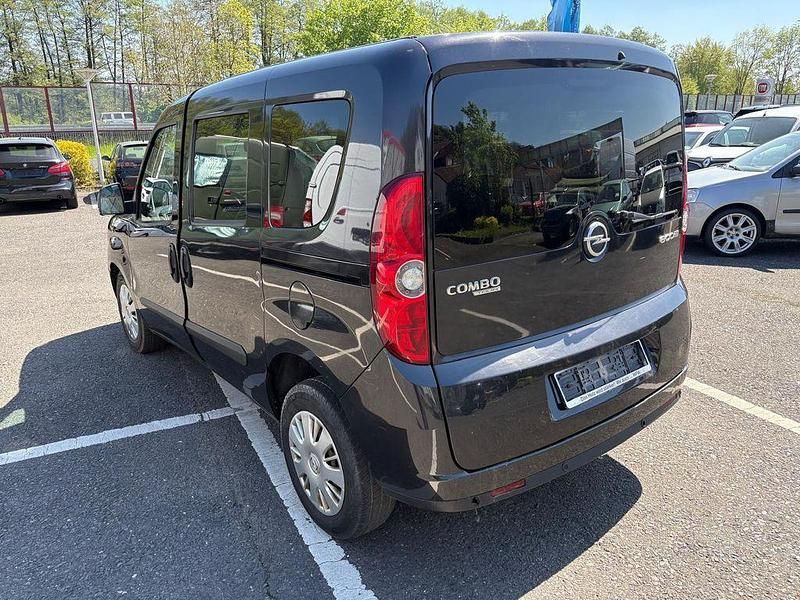 Gebraucht Opel Combo Edition 105 PS (77 kW) 2014 Schwarz Van / Kleinbus
