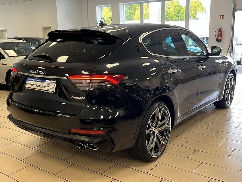 Gebraucht Maserati Levante 430 PS (316 kW) 2022 Schwarz SUV