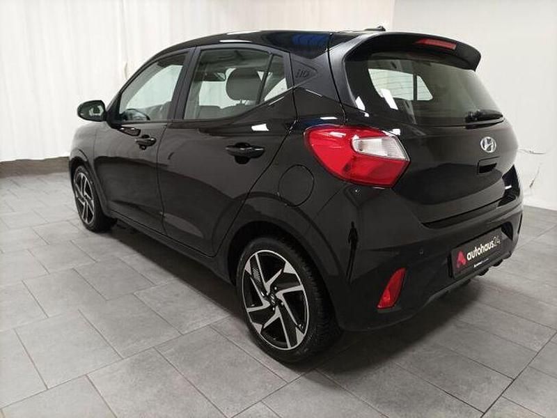Gebraucht Hyundai i10 Trend 84 PS (61 kW) 2022 Schwarz Kleinwagen