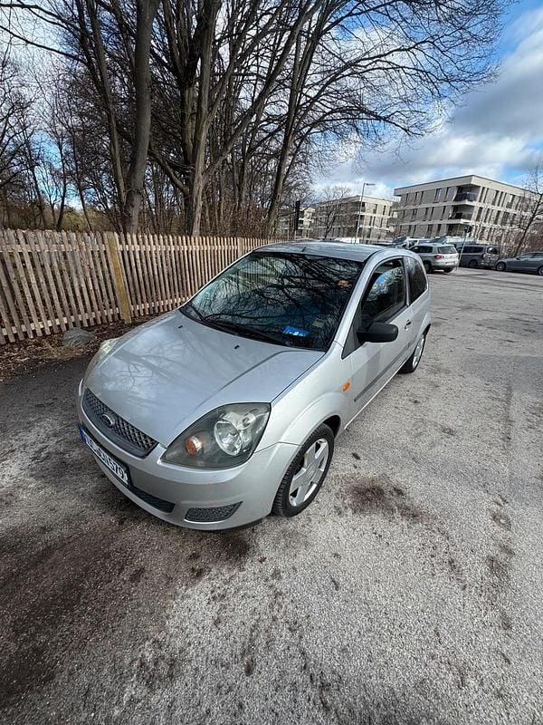 Gebraucht Ford Fiesta 69 PS (50 kW) 2007 Silber Kleinwagen