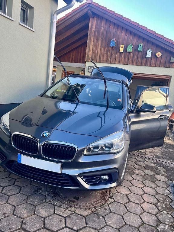 Grau Gebraucht 2015 BMW 218 Active Tourer Sport Line Van / Kleinbus | 9.999 € (Guter Preis) - Bild 1/4