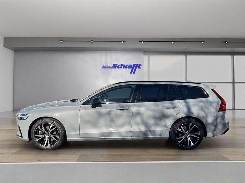 Gebraucht Volvo V60 Plus 197 PS (144 kW) 2025 Vapour grey / metallic Kombi