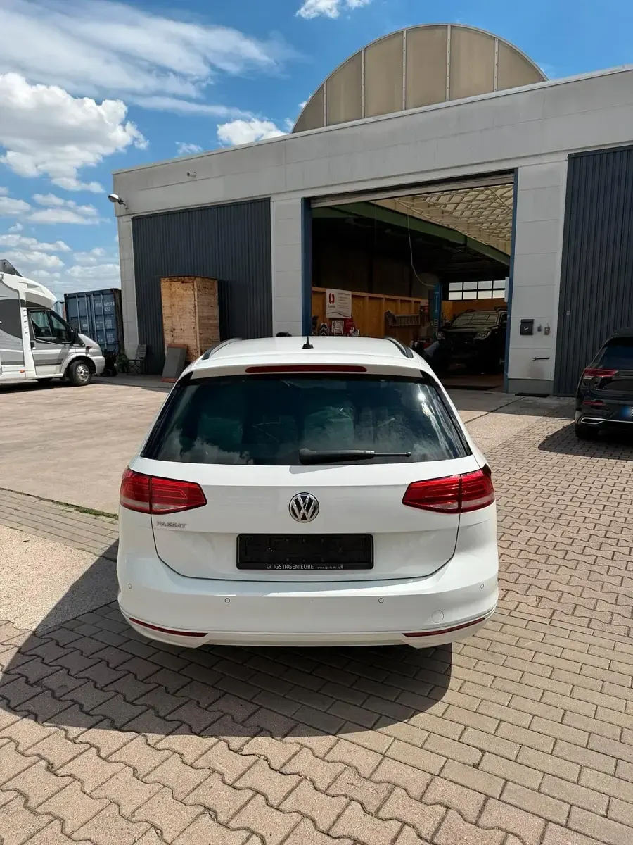 Gebraucht VW Passat Comfortline 150 PS (110 kW) 2019 Weiß Kombi