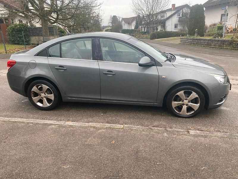 Gebraucht Chevrolet Cruze LT 120 PS (88 kW) 2011 Grau Limousine