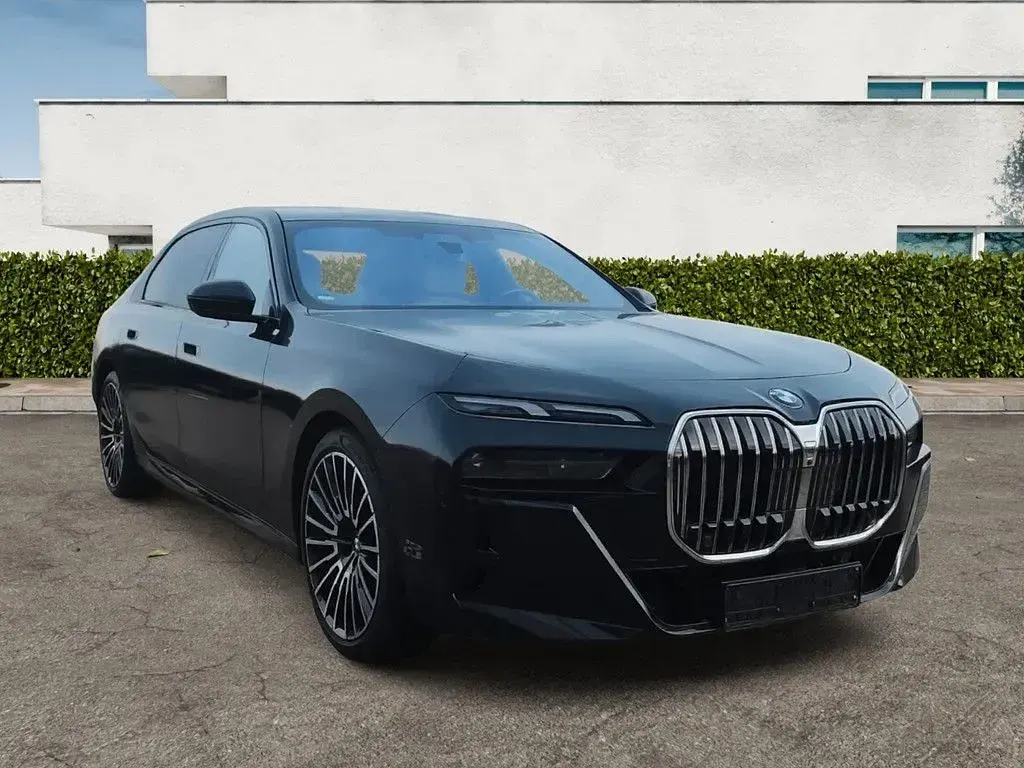 Gebraucht BMW 740 M Sport 299 PS (219 kW) 2024 Schwarz Limousine
