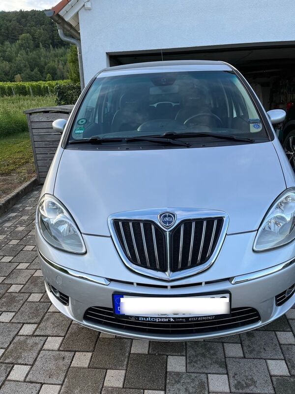Gebraucht Lancia Musa 95 PS (69 kW) 2008 Silber Van / Kleinbus