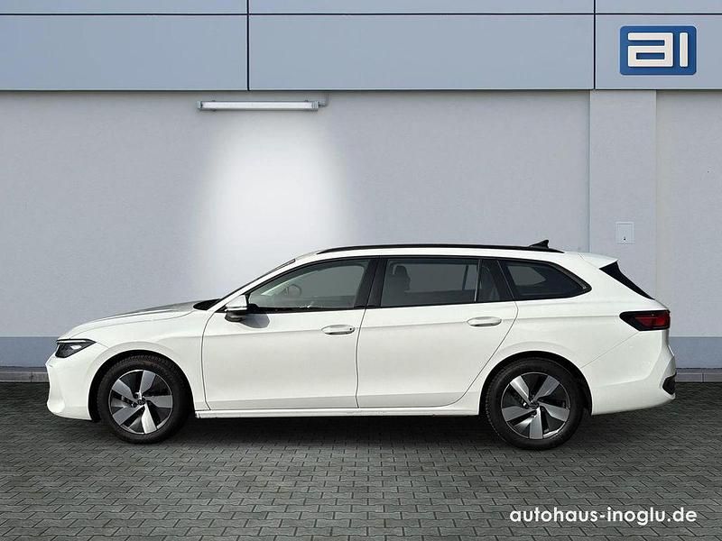 Gebraucht VW Passat R 150 PS (110 kW) 2024 Pure white Kombi