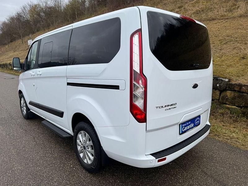 Gebraucht Ford Tourneo 131 PS (96 kW) 2024 Weiß Van / Kleinbus