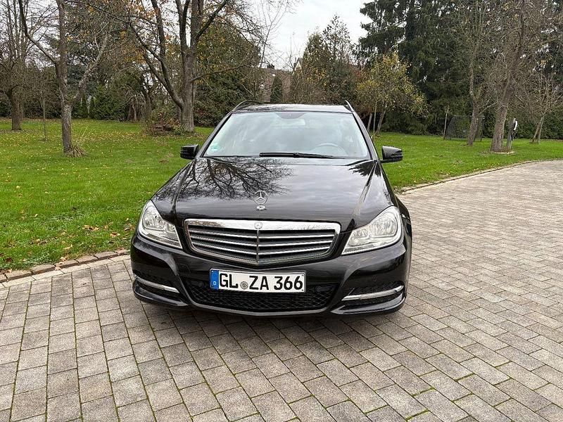 Schwarz Gebraucht 2012 Mercedes C200 Limousine | 5.900 € (Guter Preis) - Bild 1/4