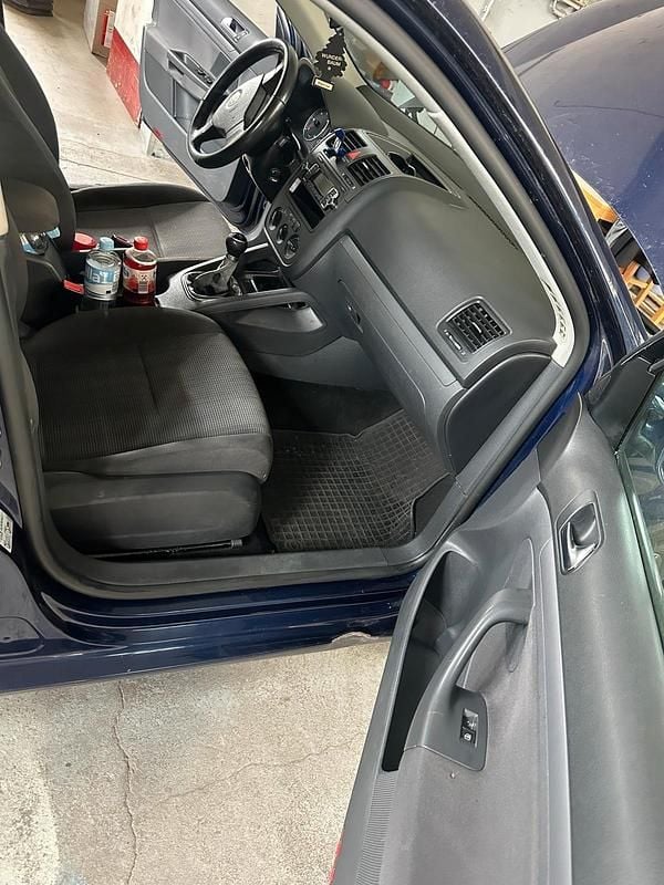 Second-hand VW Golf V 105 CP (77 kW) 2007 Albastru Break