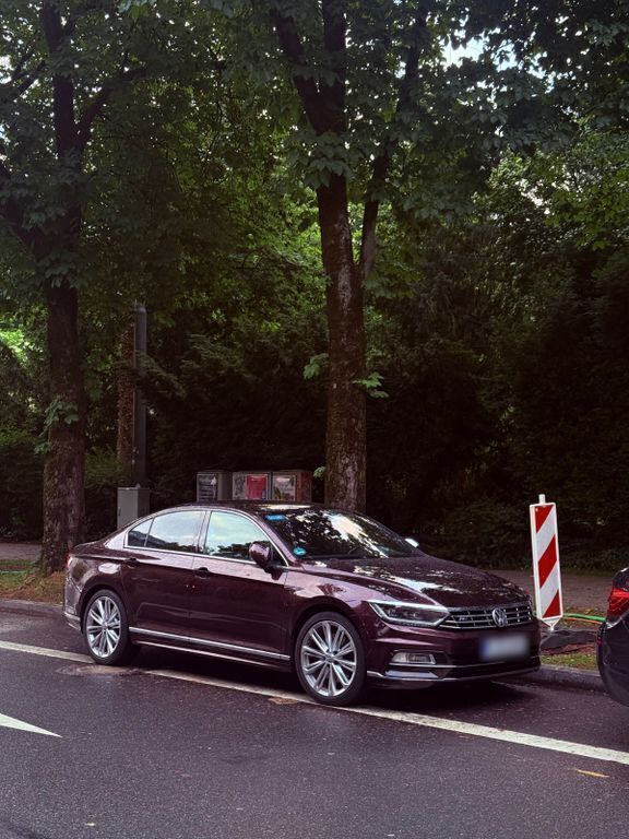 Rot Gebraucht 2015 VW Passat R-line Limousine | 19.250 € (Fairer Preis) - Bild 1/4