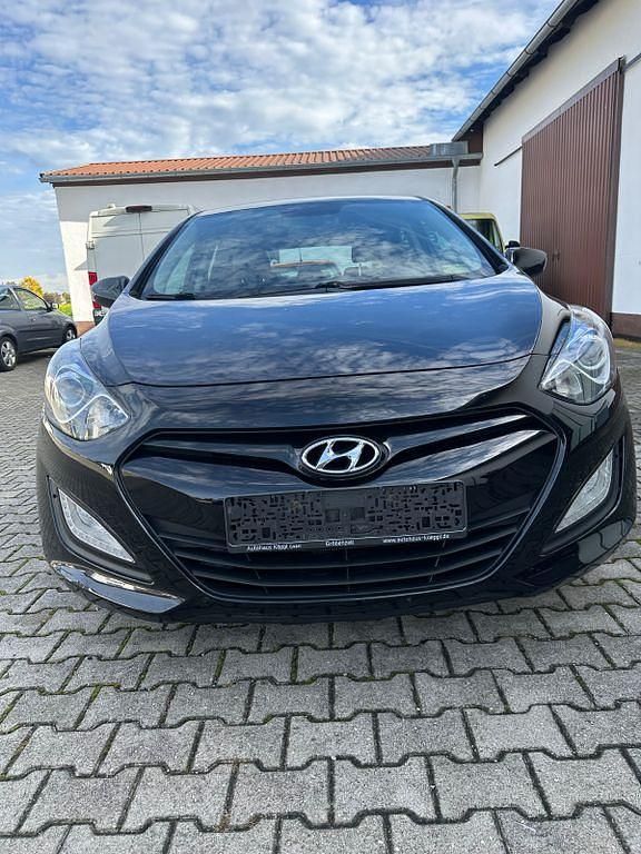 Schwarz Gebraucht 2014 Hyundai i30 Classic Limousine | 5.800 € (Fairer Preis) - Bild 1/4
