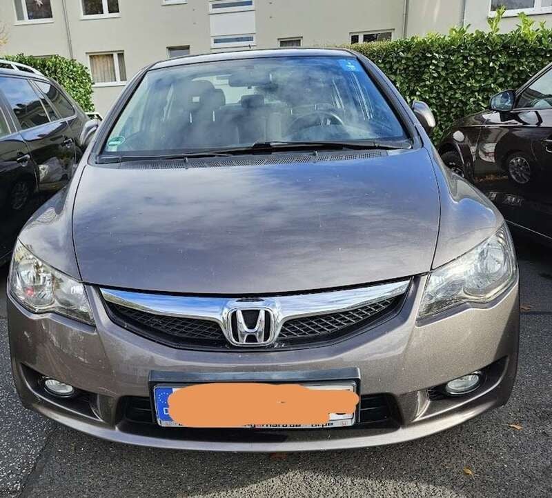 Silber Gebraucht 2011 Honda Civic Elegance Limousine | 4.600 € (Fairer Preis) - Bild 1/4