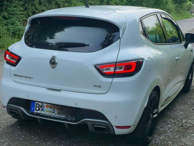 Weiß Gebraucht 2018 Renault Clio IV Trophy Limousine | 15.000 € (Fairer Preis) - Bild 1/2