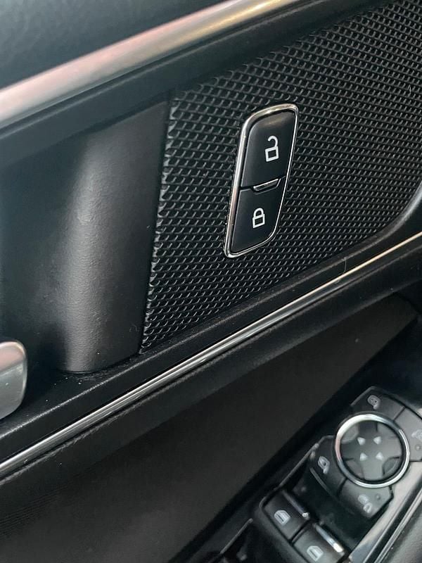 Gebraucht Ford Focus 208 PS (152 kW) 2018 Beige Limousine