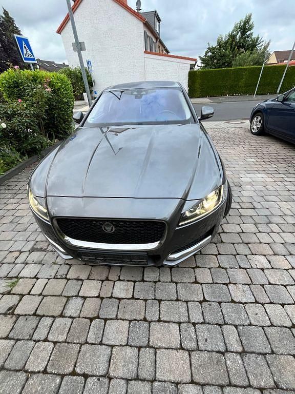 Grau Gebraucht 2016 Jaguar XF Prestige Limousine | 17.500 € (Guter Preis) - Bild 1/4
