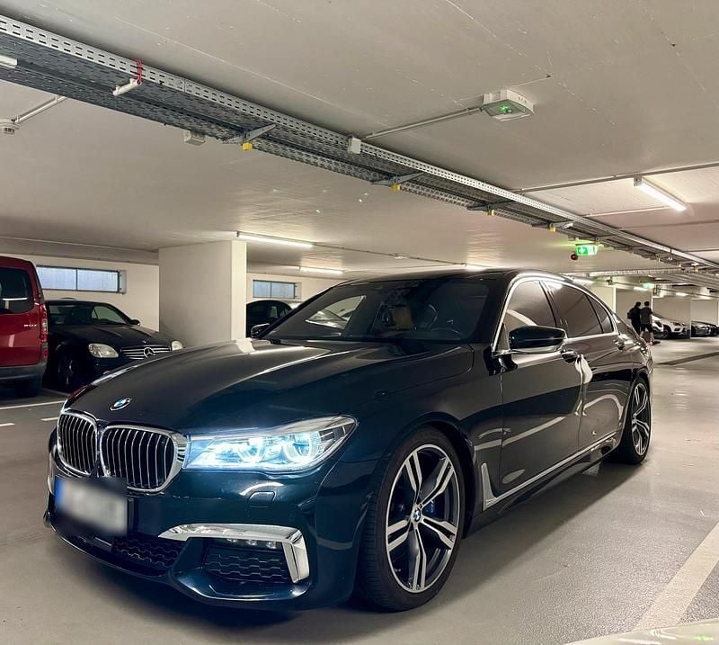 Schwarz Gebraucht 2018 BMW 750L Executive Limousine | 39.900 € (Fairer Preis) - Bild 1/4