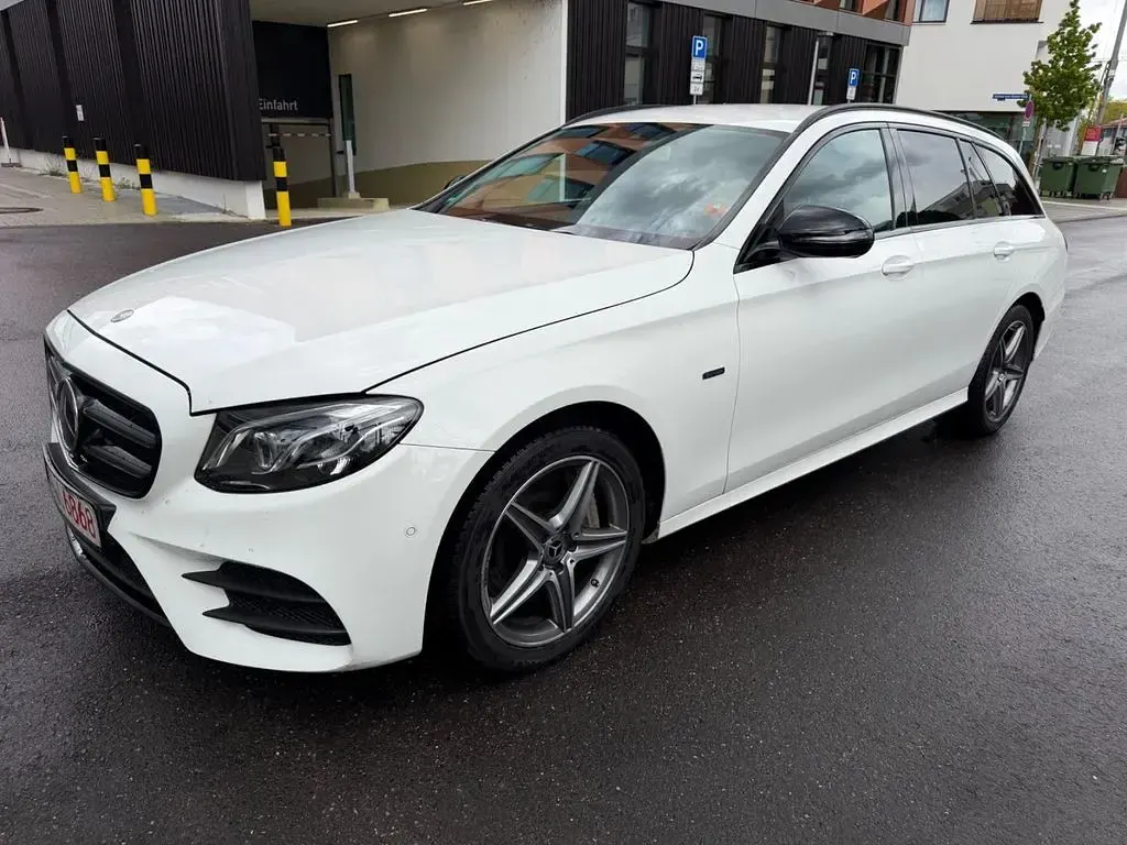 Gebraucht Mercedes E300 AMG line 194 PS (142 kW) 2019 Weiß Limousine
