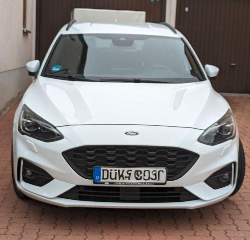 Weiß Gebraucht 2019 Ford Focus ST-Line Kombi | 17.900 € (Etwas zu teuer) - Bild 1/4