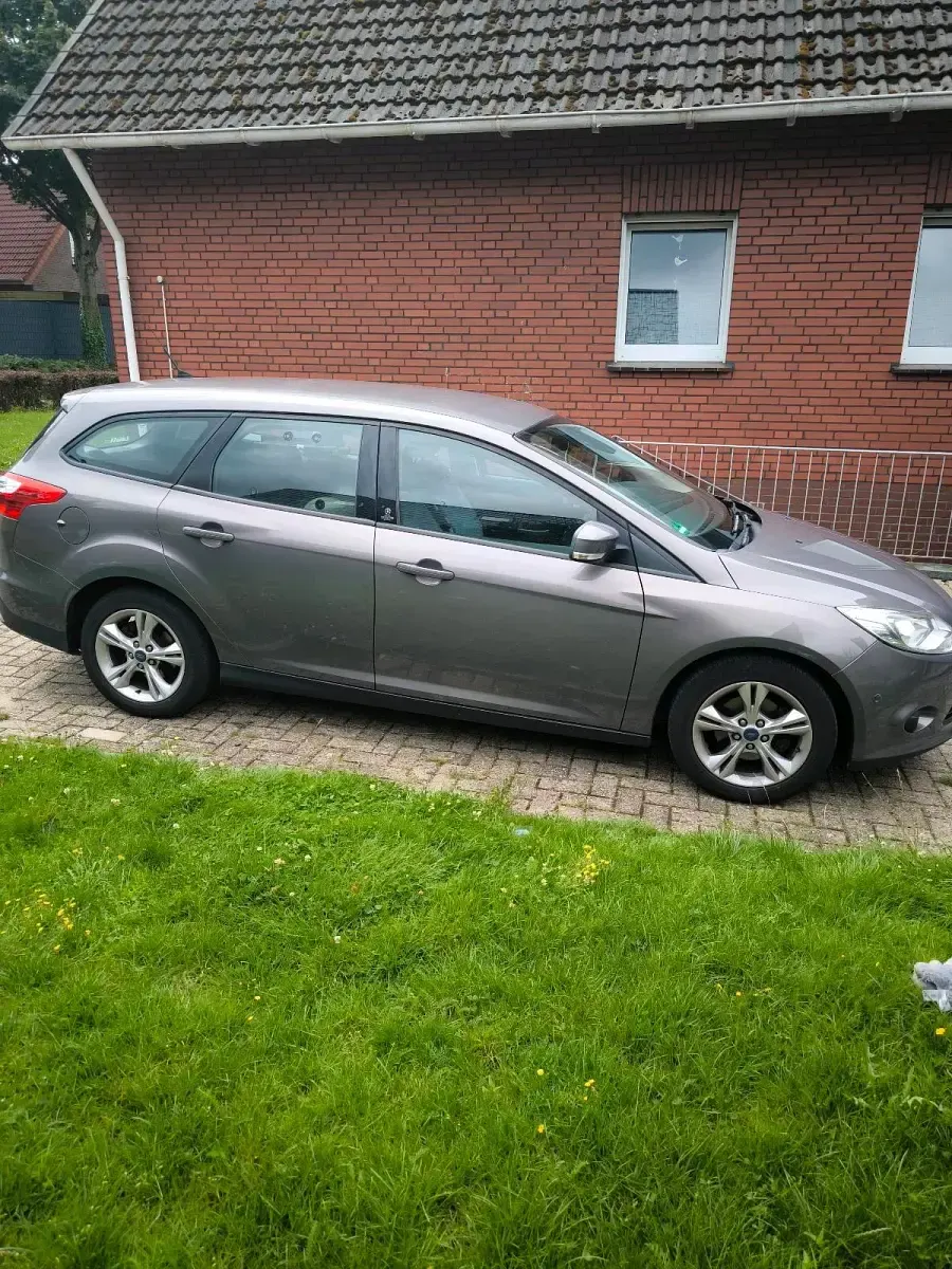 Gebraucht Ford Focus 101 PS (74 kW) 2013 Braun Kombi