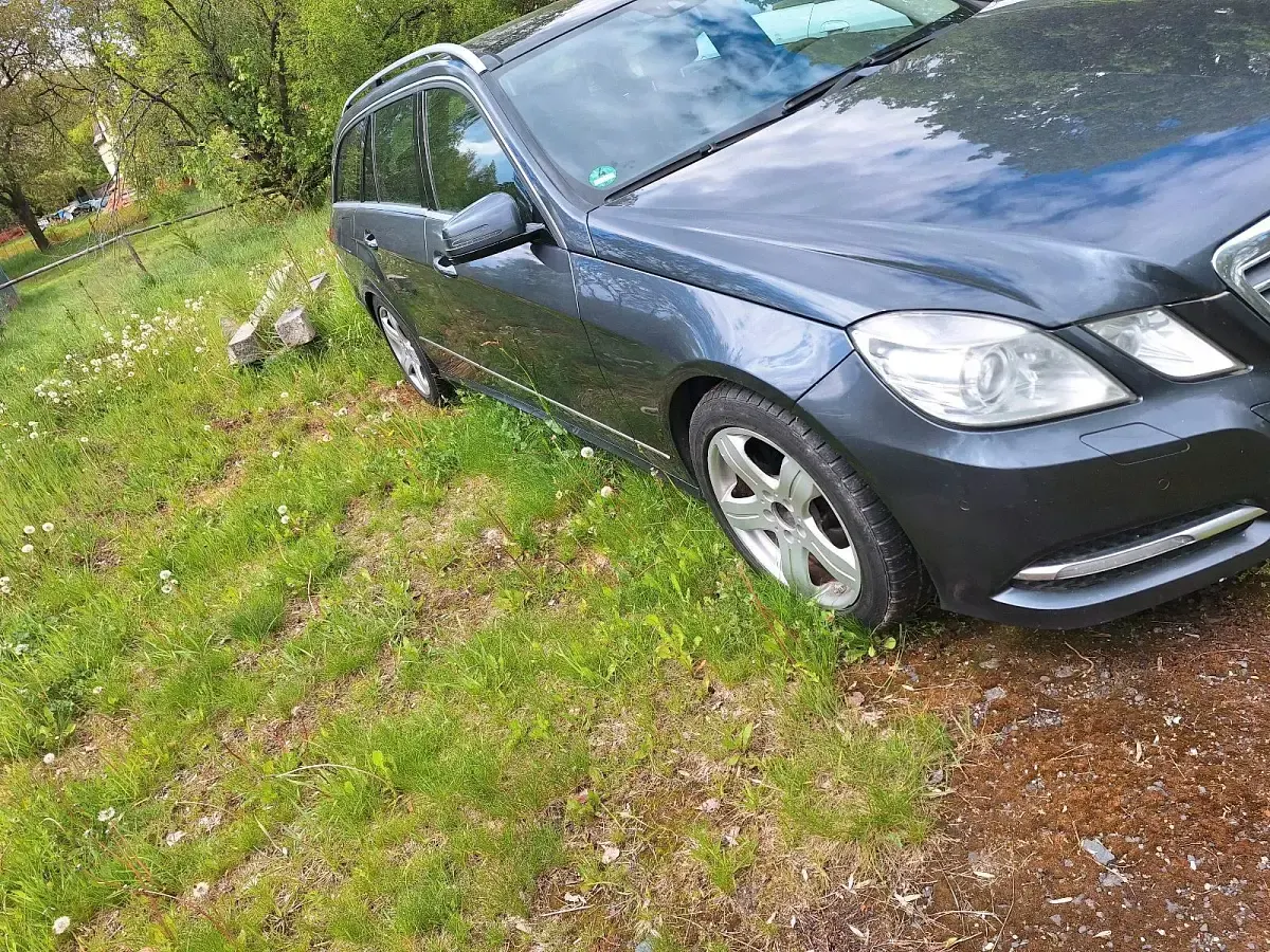Gebraucht Mercedes E220 170 PS (125 kW) 2011 Schwarz Kombi