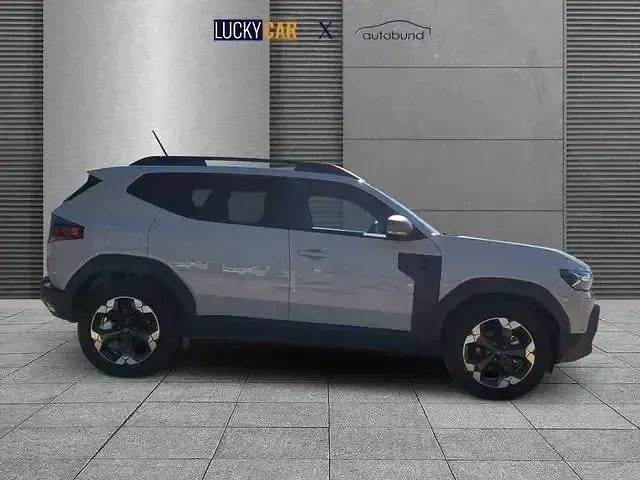 Używany Dacia Duster Extreme 141 KM (103 kW) 2024 Beżowy SUV