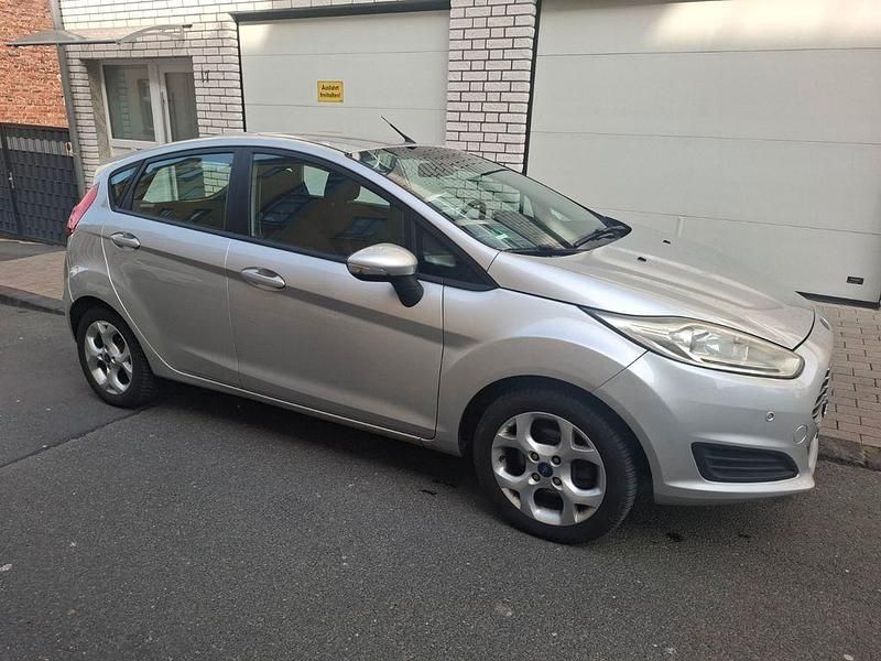 Gebraucht Ford Fiesta Titanium 95 PS (69 kW) 2013 Silber Kleinwagen