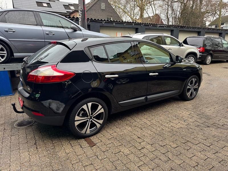 Gebraucht Renault Mégane Bose Edition 131 PS (96 kW) 2011 Schwarz Limousine