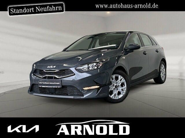 Grau Gebraucht 2025 Kia Ceed Vision Limousine | 21.430 € (Superpreis) - Bild 1/4