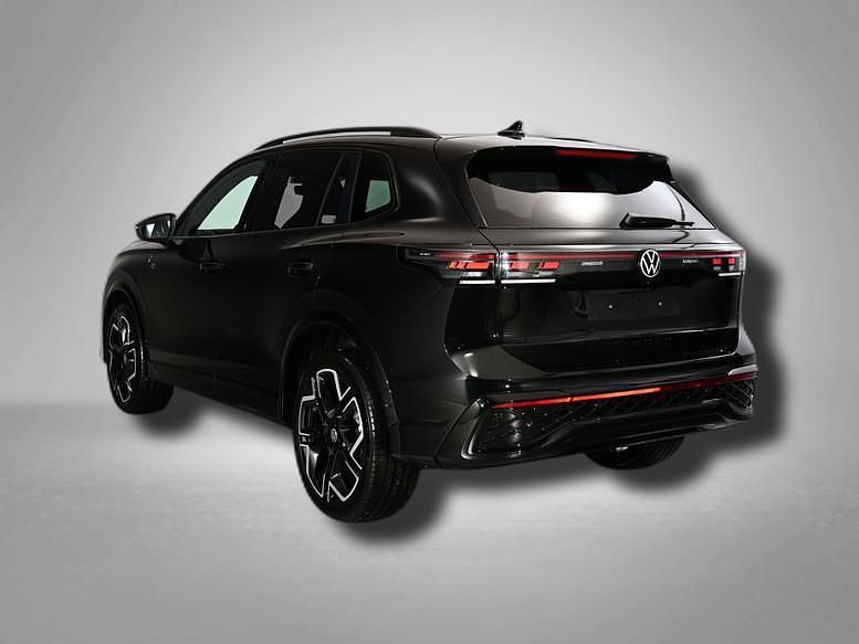 Neu VW Tiguan R-line 204 PS (150 kW) 2025 Grenadillschwarz metallic SUV
