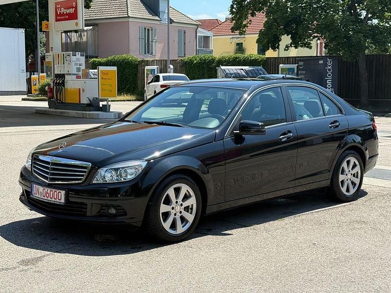 Schwarz Gebraucht 2009 Mercedes C200 Limousine | 8.499 € (Fairer Preis) - Bild 1/4