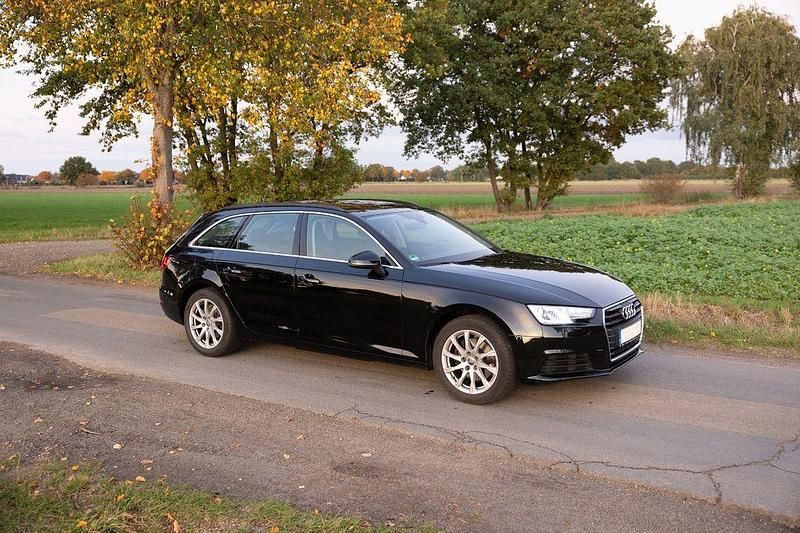 Schwarz Gebraucht 2017 Audi A4 Ambiente Kombi | 13.700 € (Superpreis) - Bild 1/4
