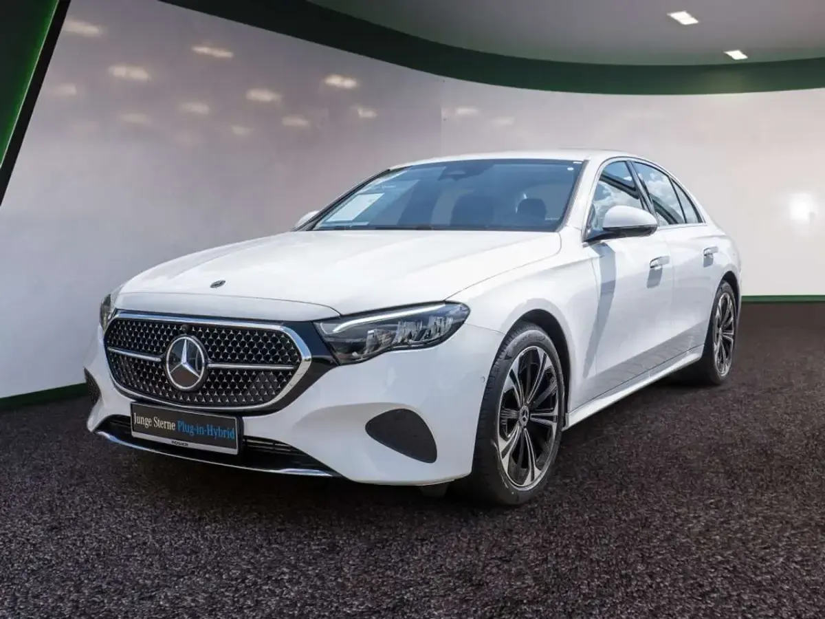 Gebraucht Mercedes E300 Advanced 204 PS (150 kW) 2025 Weiß Limousine