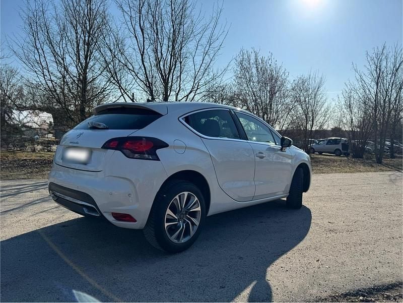 Gebraucht Citroën DS4 170 PS (125 kW) 2015 Weiß Kleinwagen