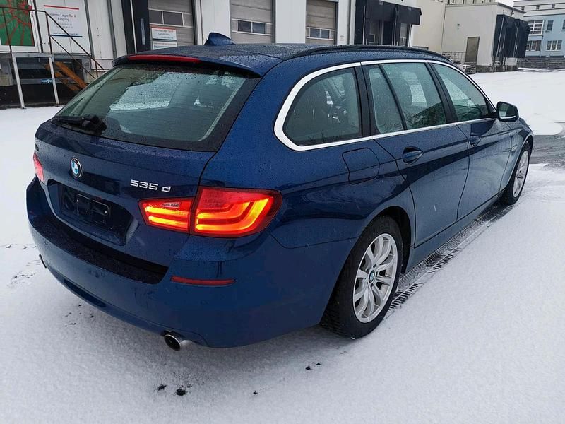 Gebraucht BMW 535 313 PS (230 kW) 2012 Blau Kombi