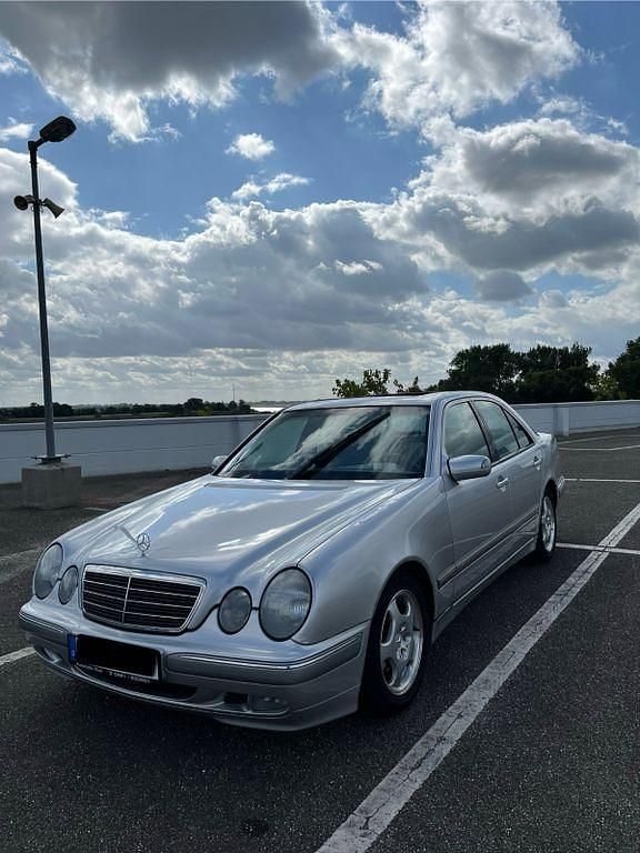 Silber Gebraucht 2000 Mercedes E240 Elegance Limousine | 2.800 € (Superpreis) - Bild 1/4